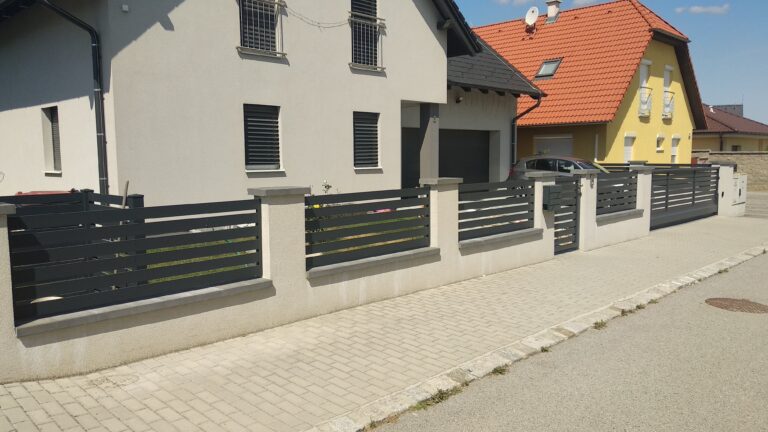 Hliníkový plot a brána – ukážka realizácie 2